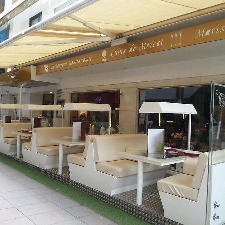 A Casa Canut Hotel Gastronomic Les Escaldes Exterior photo A café in the station
