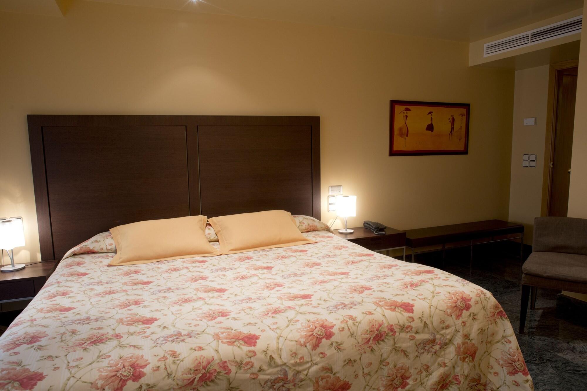 A Casa Canut Hotel Gastronomic Les Escaldes Exterior photo A bedroom at the hotel