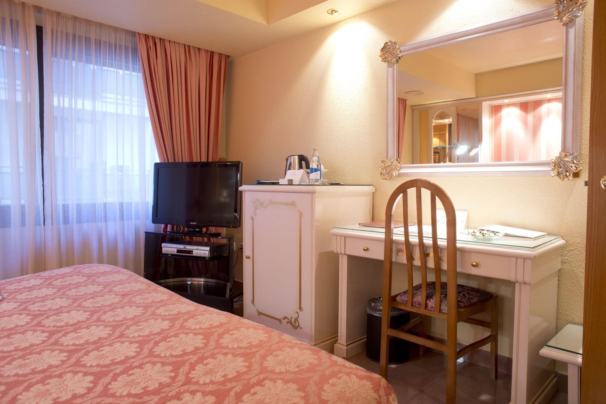 A Casa Canut Hotel Gastronomic Les Escaldes Exterior photo A room at the hotel