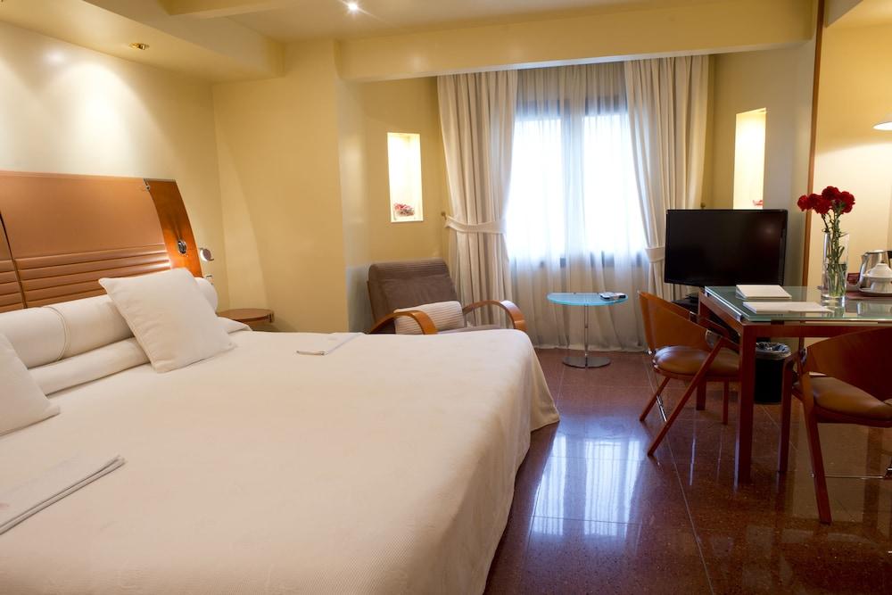 A Casa Canut Hotel Gastronomic Les Escaldes Exterior photo A room at the hotel