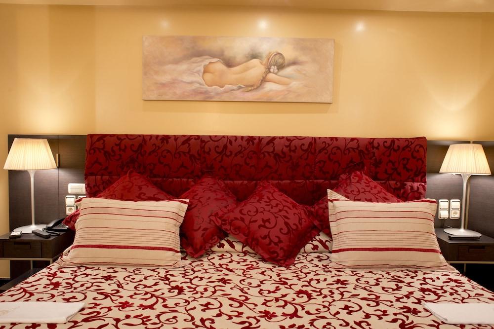 A Casa Canut Hotel Gastronomic Les Escaldes Exterior photo A room at the hotel