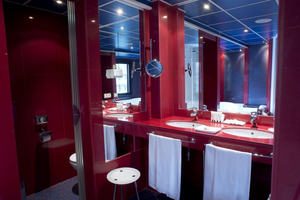 A Casa Canut Hotel Gastronomic Les Escaldes Exterior photo Bathroom