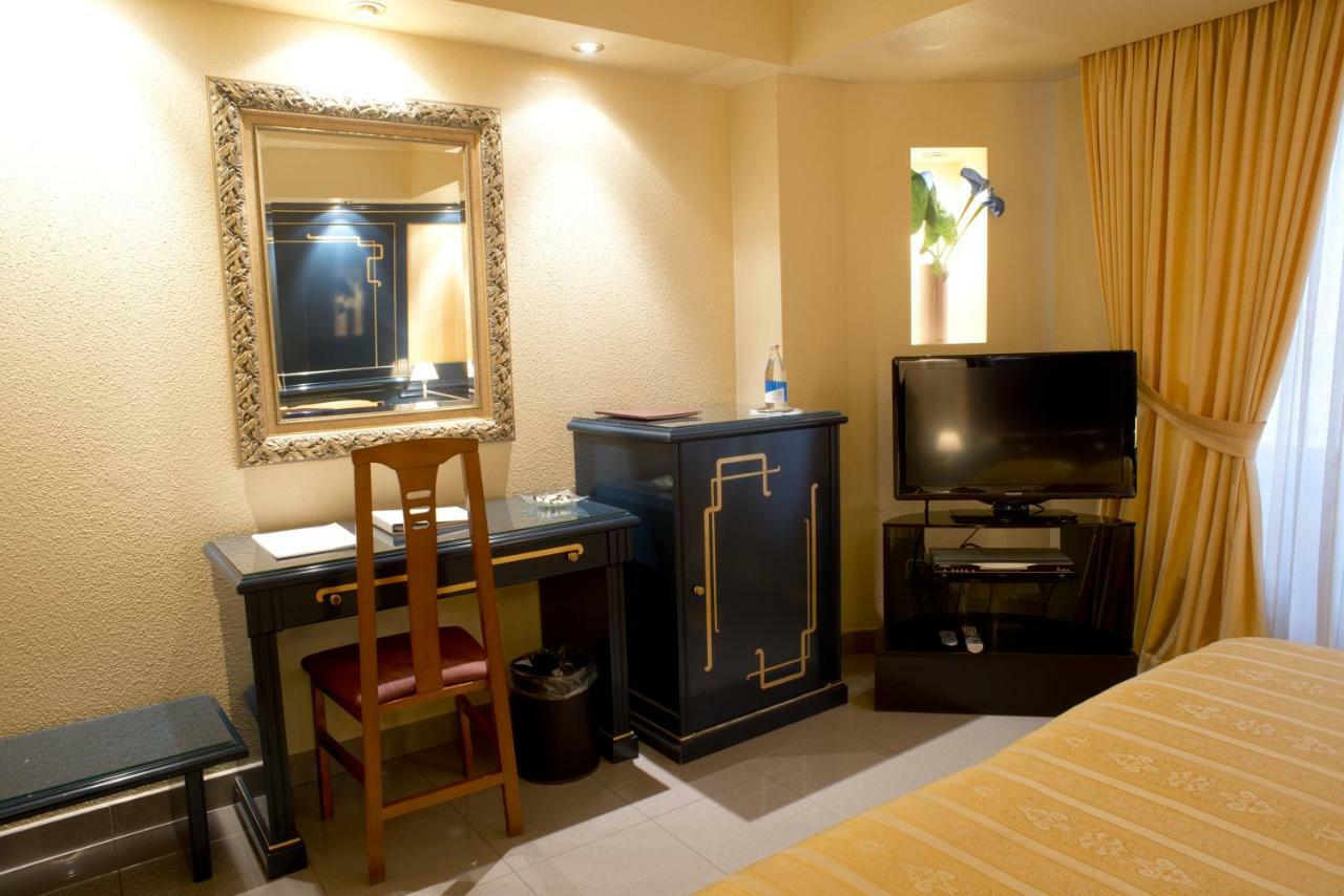A Casa Canut Hotel Gastronomic Les Escaldes Exterior photo A room at the hotel