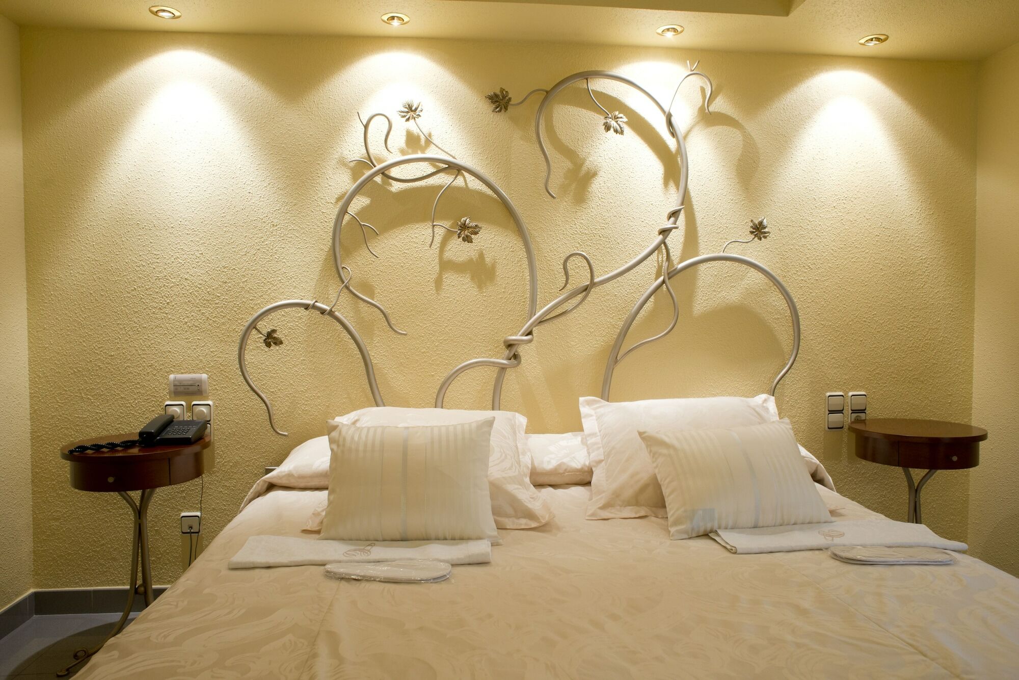 A Casa Canut Hotel Gastronomic Les Escaldes Exterior photo A room at the hotel